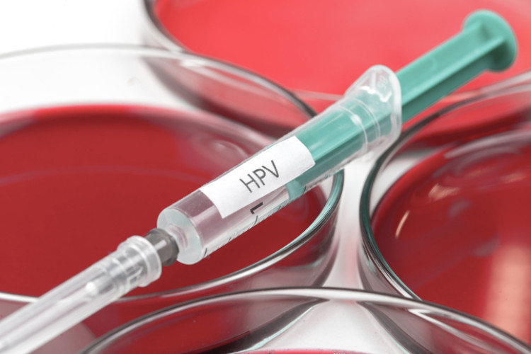 spruta med HPV-vaccin