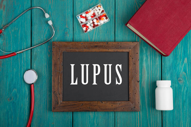 Systemisk lupus erythematosus: Hur yttrar den sig och kan den orsaka funktionshinder?