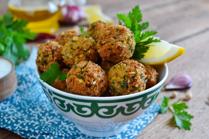 Falafel bakad i ugnen: hälsosamt kikärtsrecept, inte bara för veganer