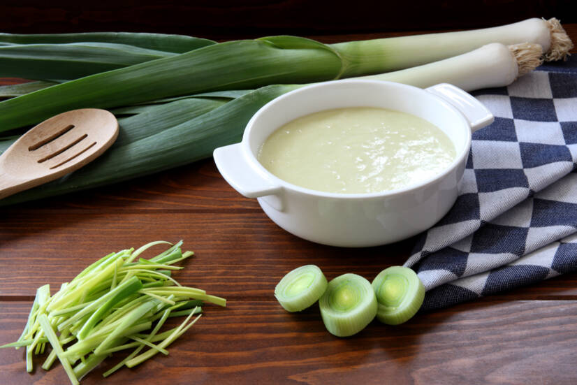 Purjolökssoppa är bra för vår kropp. Prova vårt enkla recept