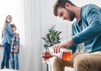 Alkoholism: ett vanligt problem i familjer? Orsaker, symtom och stadier